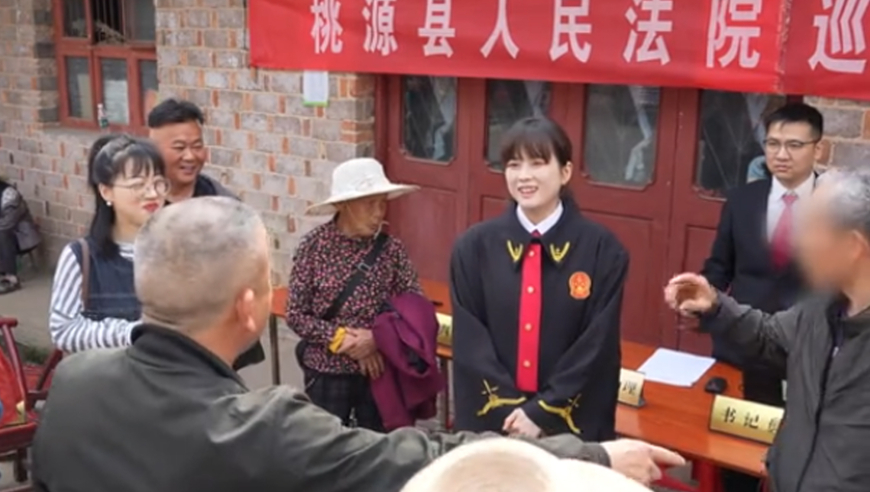 搖錢樹一肖一碼334435,奔馳司機(jī)怒砸擋風(fēng)玻璃_工具版V12.86